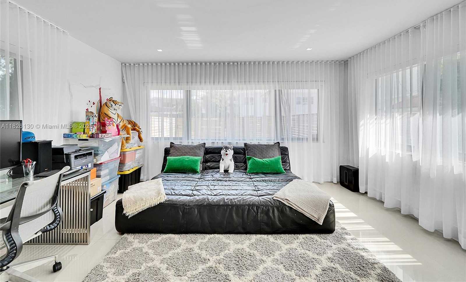 Small Image of 830 RAYMOND ST, Miami Beach Number 32