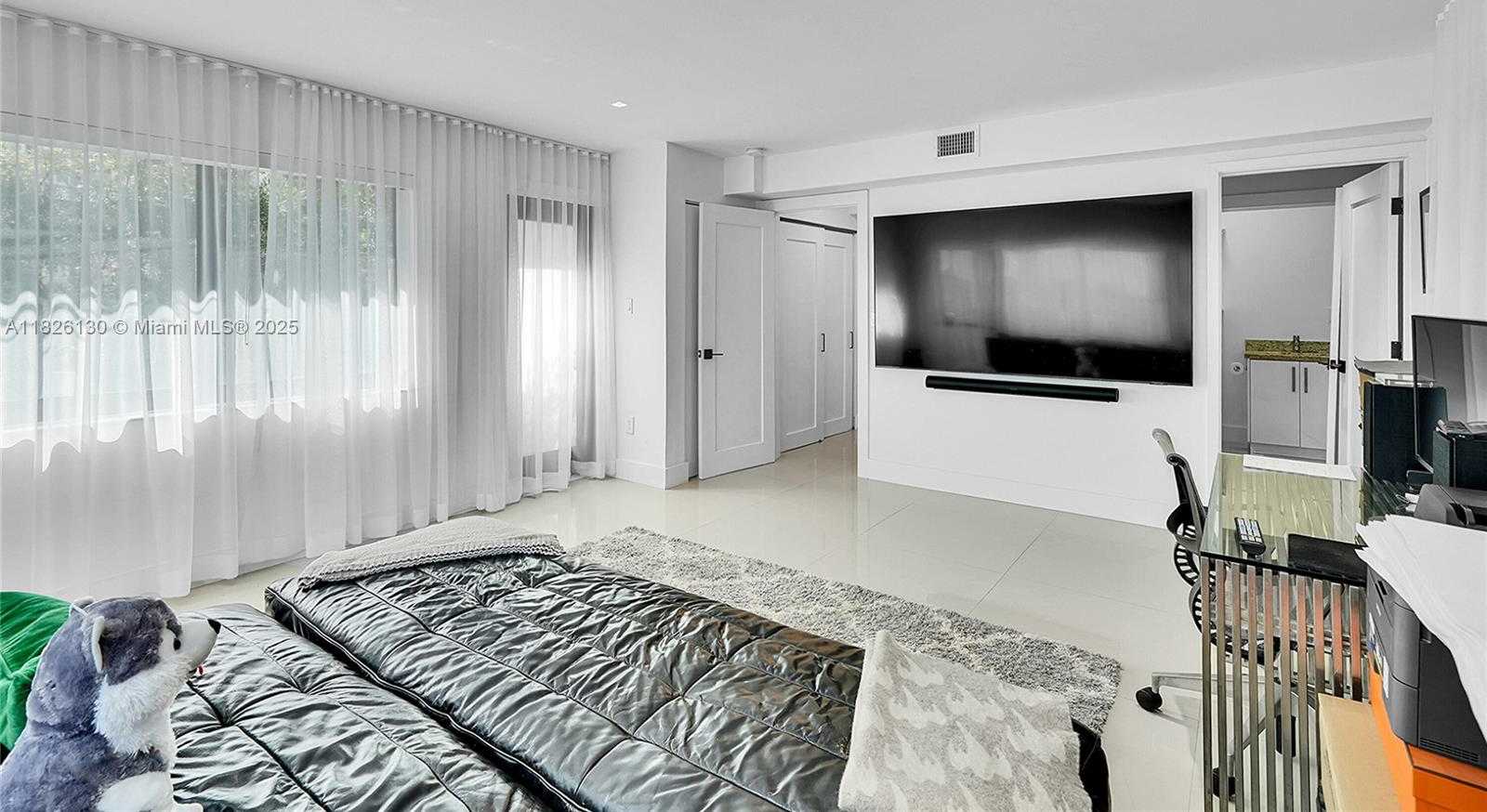 Small Image of 830 RAYMOND ST, Miami Beach Number 33