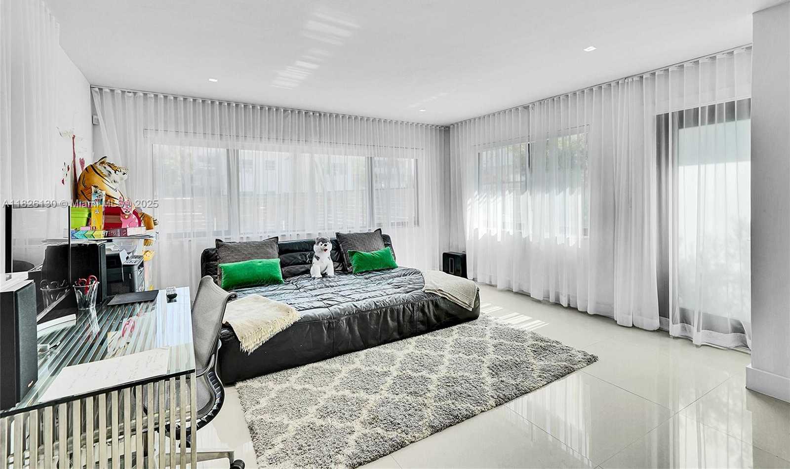 Small Image of 830 RAYMOND ST, Miami Beach Number 34