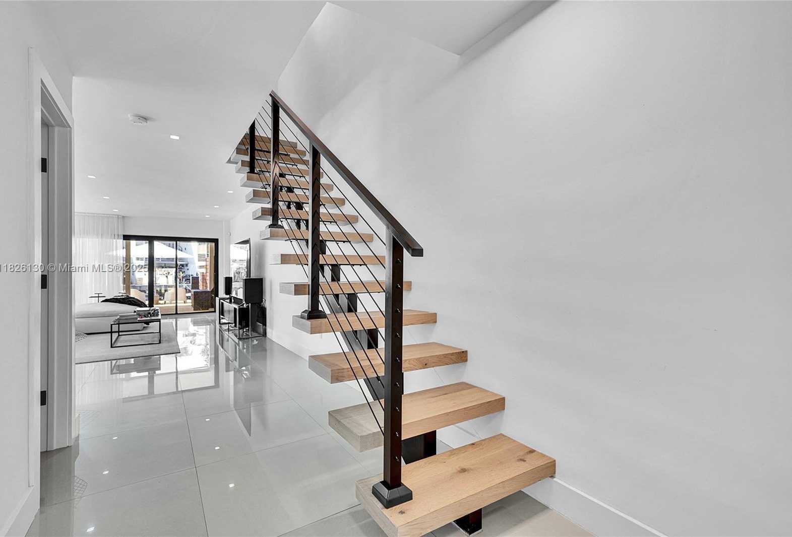 Small Image of 830 RAYMOND ST, Miami Beach Number 52