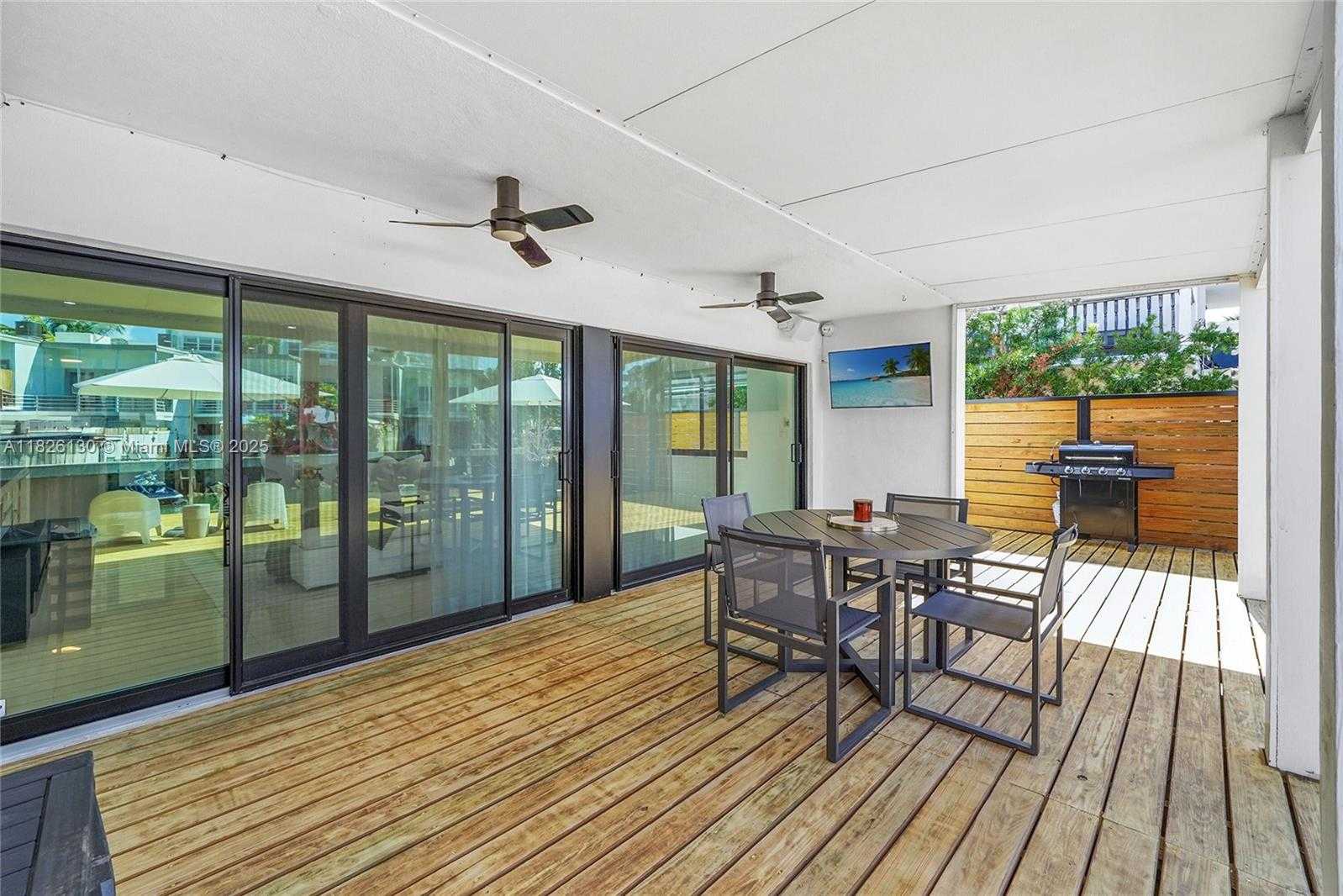 Small Image of 830 RAYMOND ST, Miami Beach Number 6
