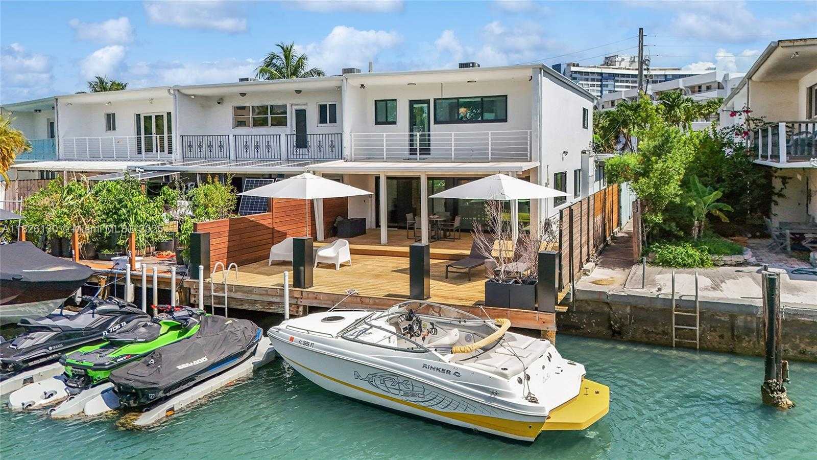 Small Image of 830 RAYMOND ST, Miami Beach Number 8