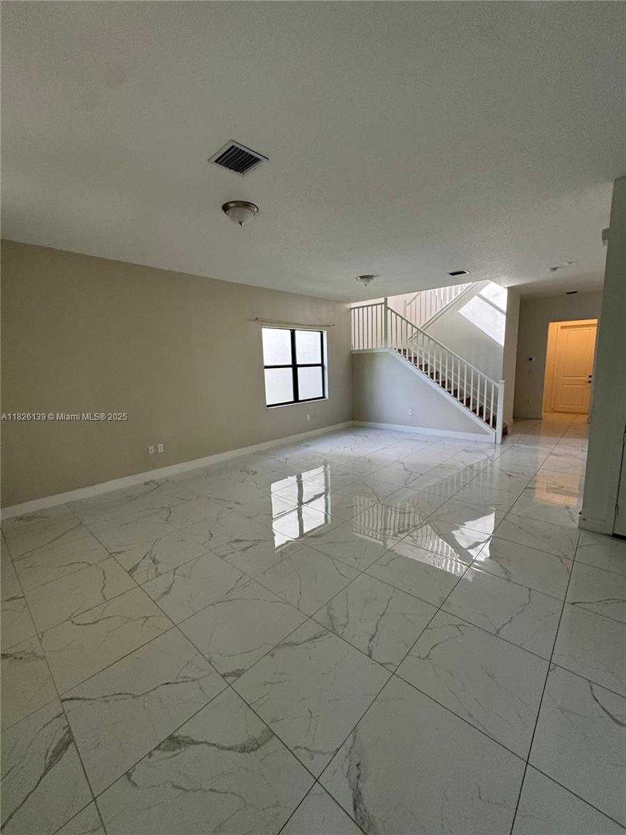 Small Image of Miramar Number 21
