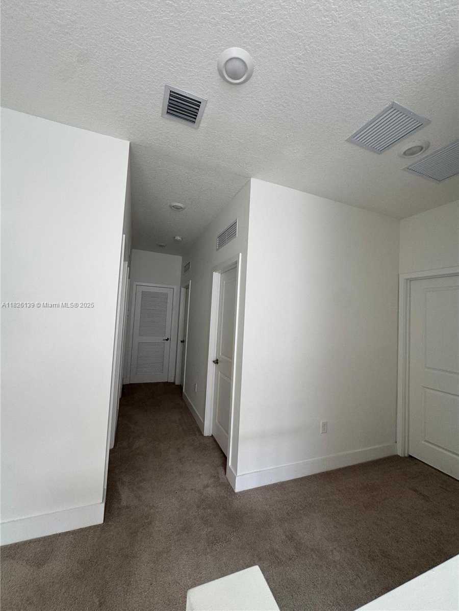 Small Image of Miramar Number 25