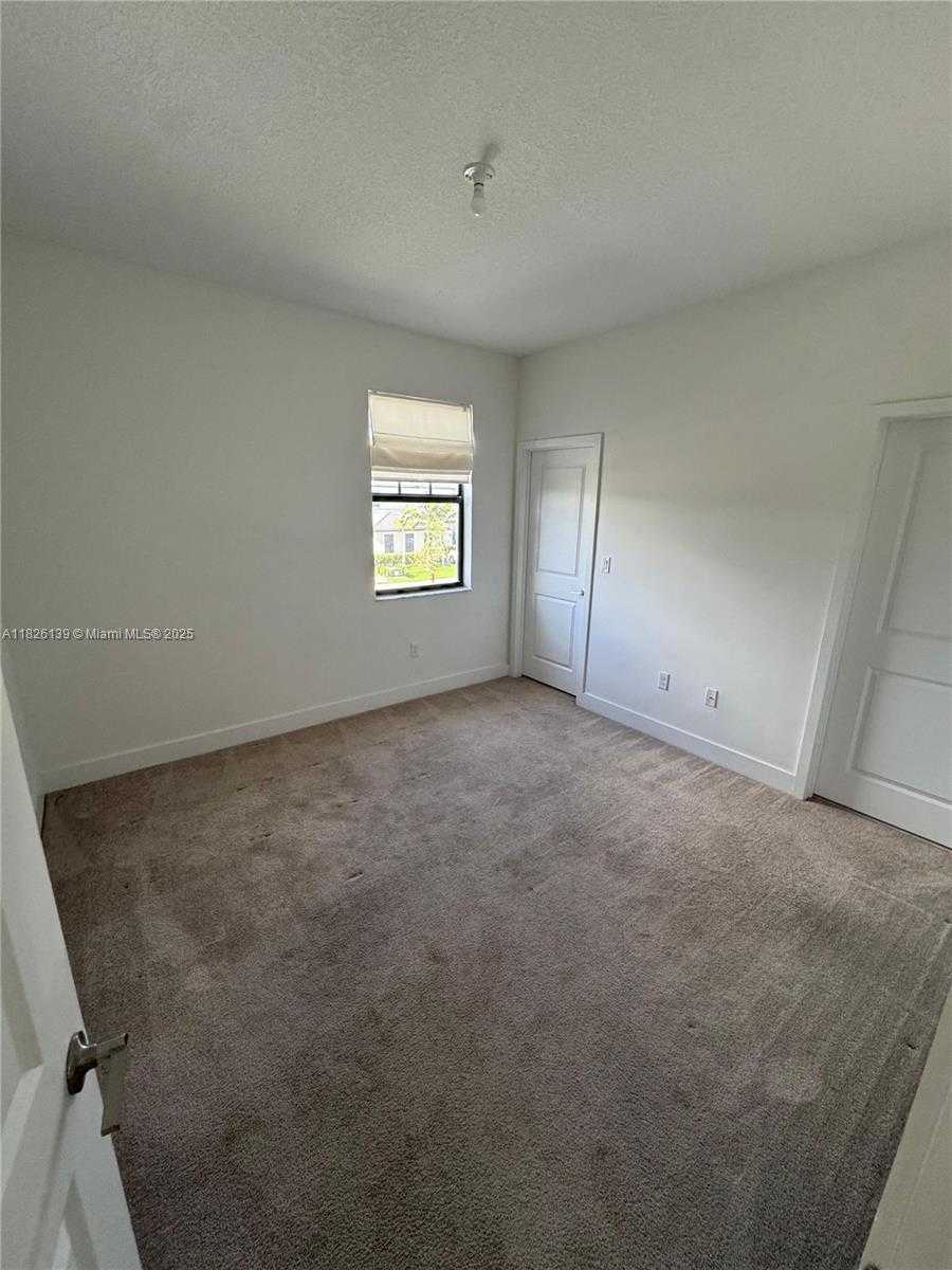Small Image of Miramar Number 26