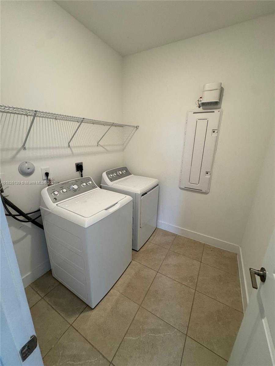 Small Image of Miramar Number 28