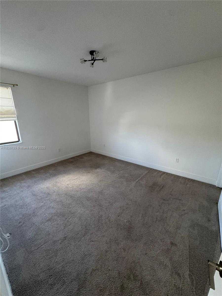 Small Image of Miramar Number 30
