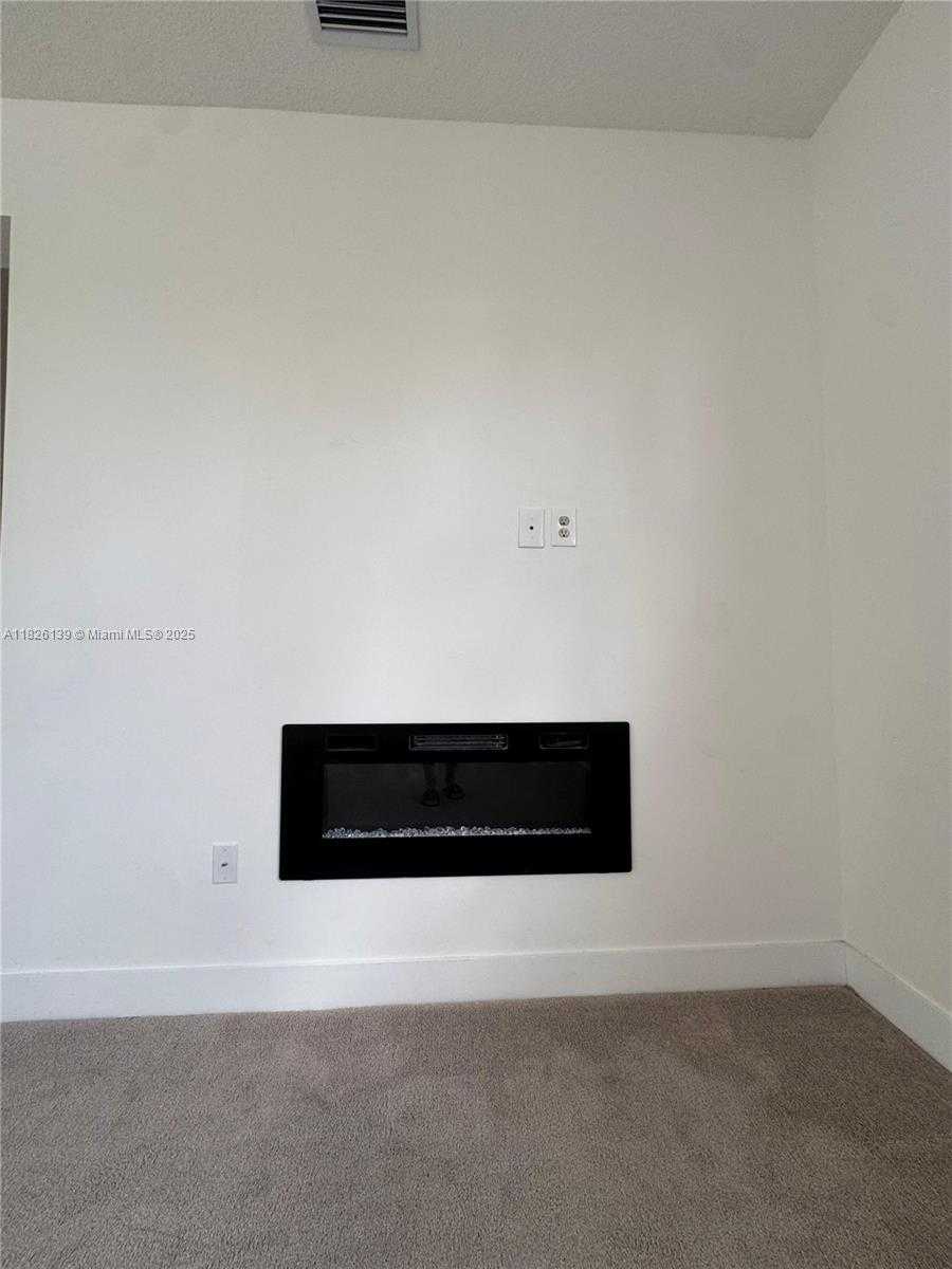 Small Image of Miramar Number 32