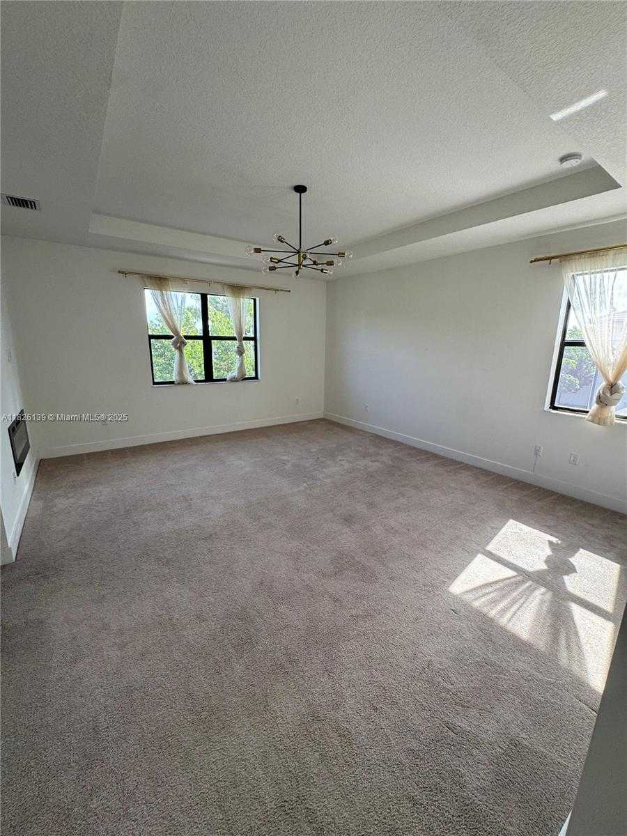 Small Image of Miramar Number 34