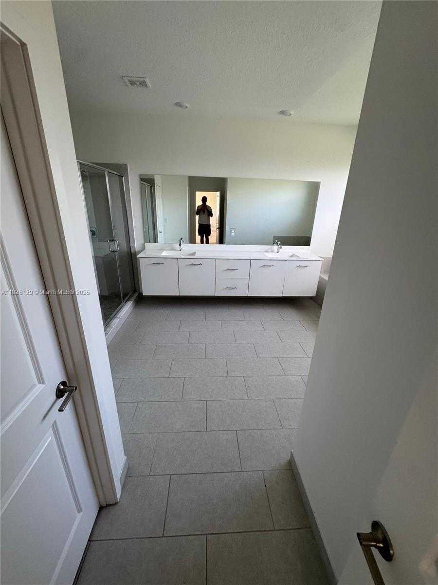 Small Image of Miramar Number 38