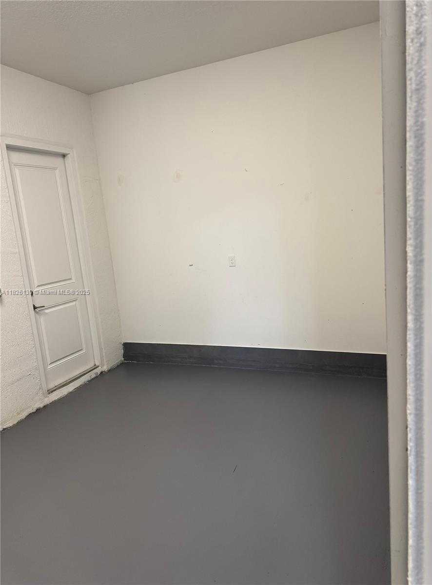 Small Image of Miramar Number 8