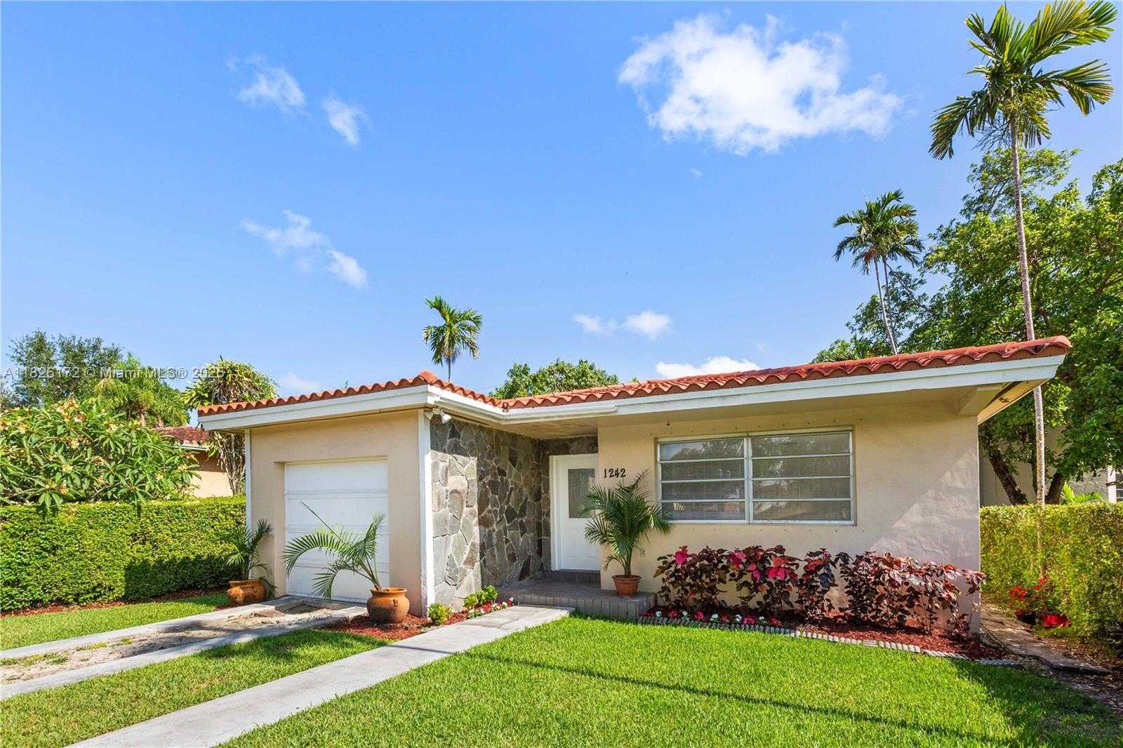 Small Image of 1242 SEVILLA AVE, Coral Gables Number 2