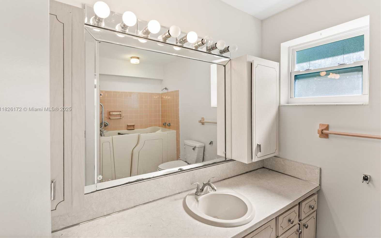 Small Image of 1242 SEVILLA AVE, Coral Gables Number 24