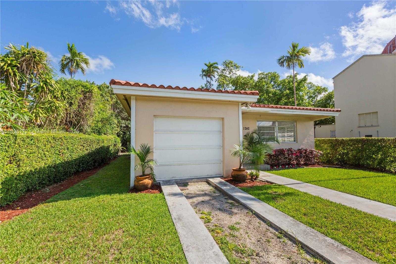 Small Image of 1242 SEVILLA AVE, Coral Gables Number 3