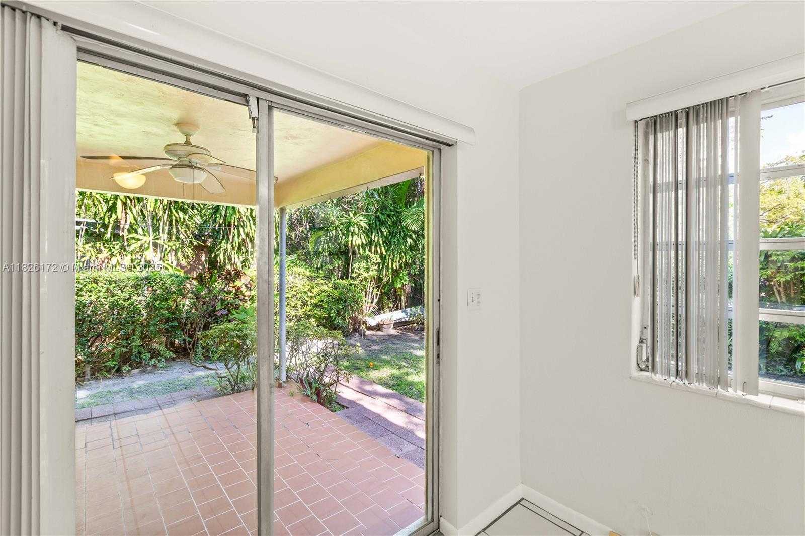 Small Image of 1242 SEVILLA AVE, Coral Gables Number 30
