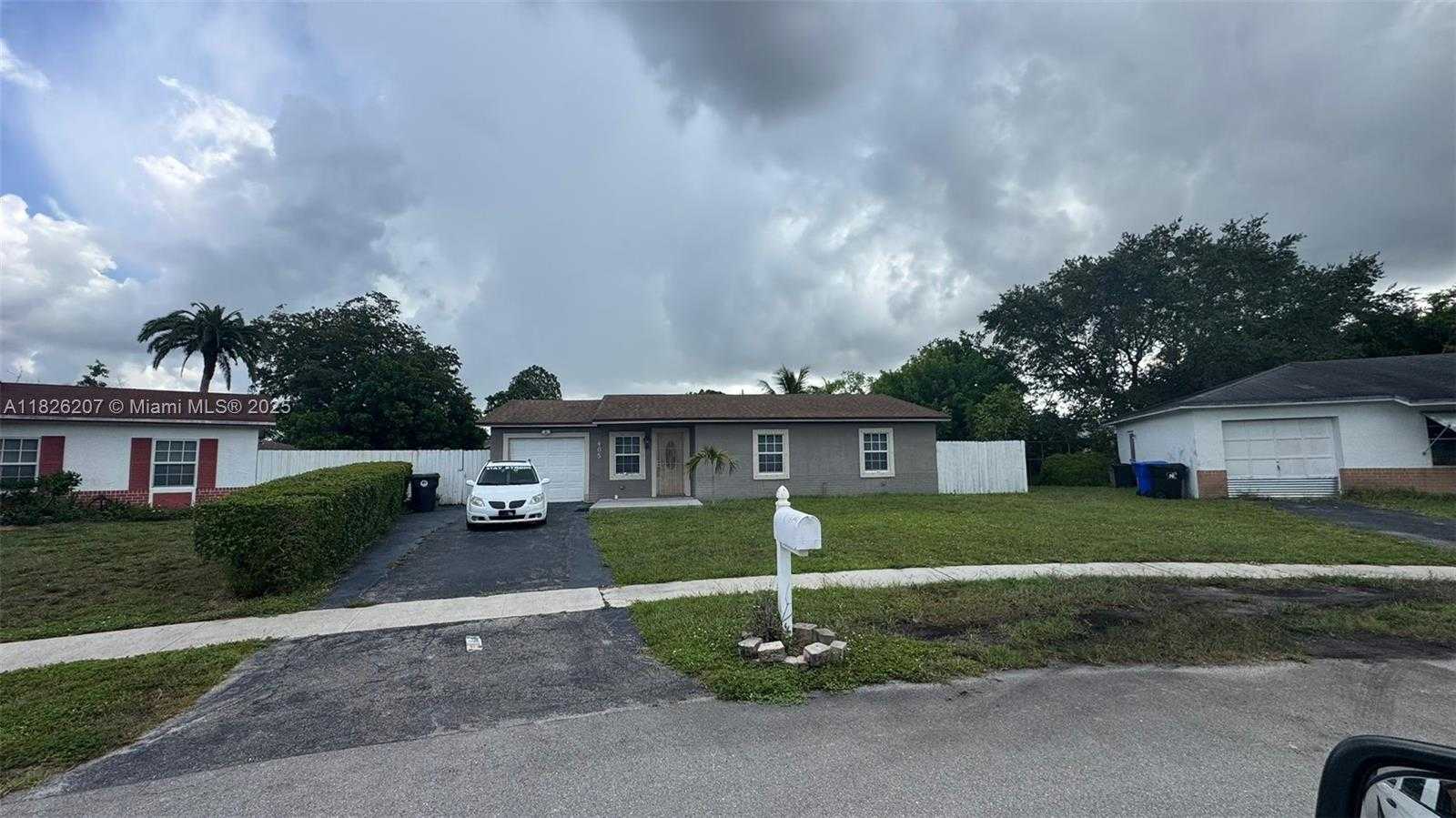 Small Image of 405 SOUTH WEST 79TH TER, North Lauderdale Number 2