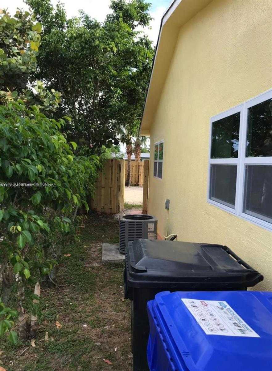 Small Image of 6710 SOUTH WEST 18TH CT, North Lauderdale Number 26