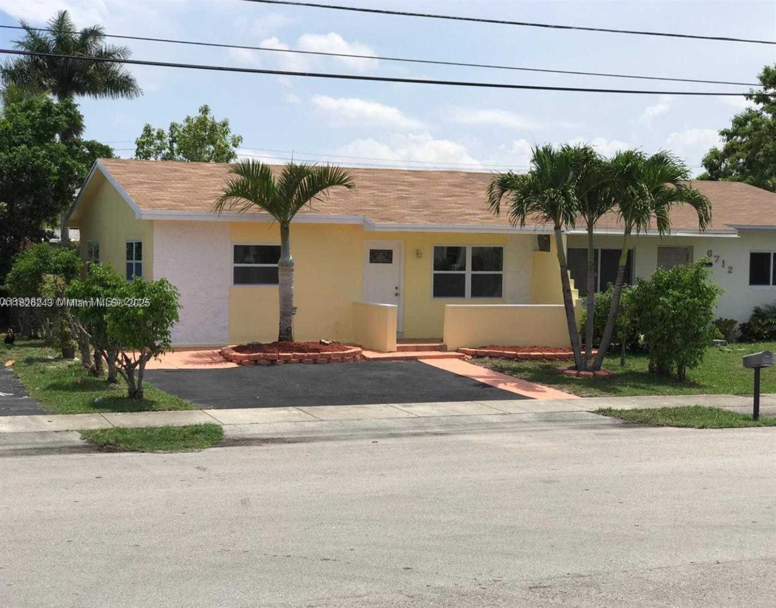 Small Image of 6710 SOUTH WEST 18TH CT, North Lauderdale Number 30
