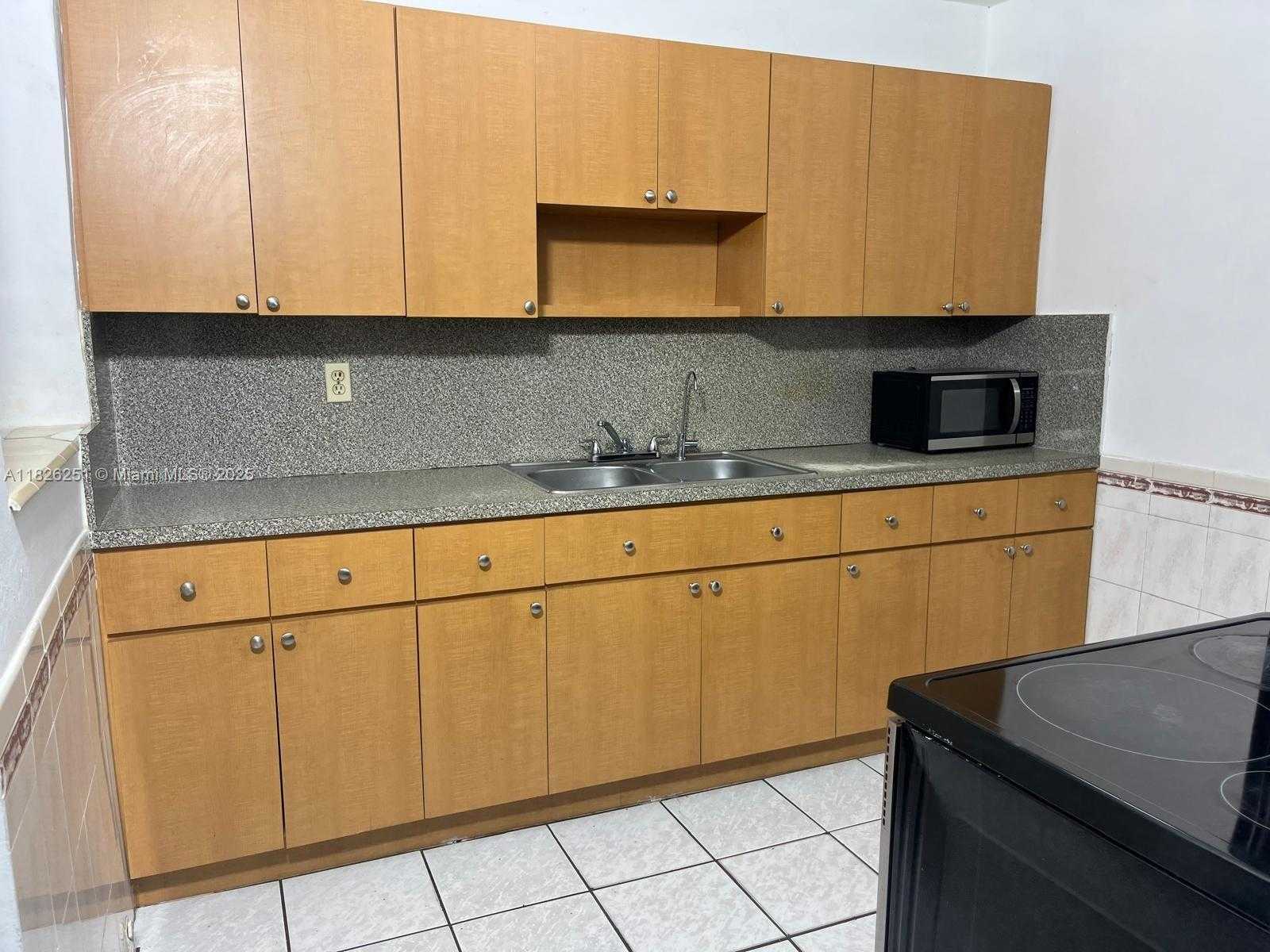 Small Image of 217 EAST 20TH ST, Hialeah Number 2