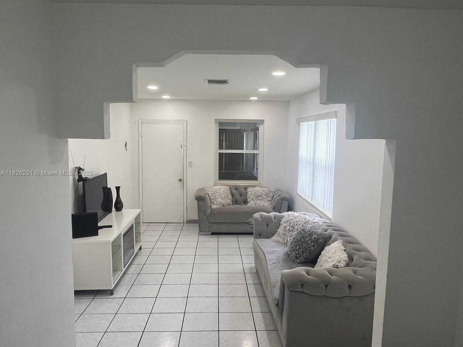 Small Image of 217 EAST 20TH ST, Hialeah Number 4