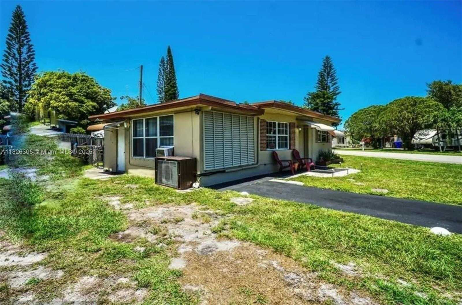 Small Image of 6103 MONROE ST, Hollywood Number 3