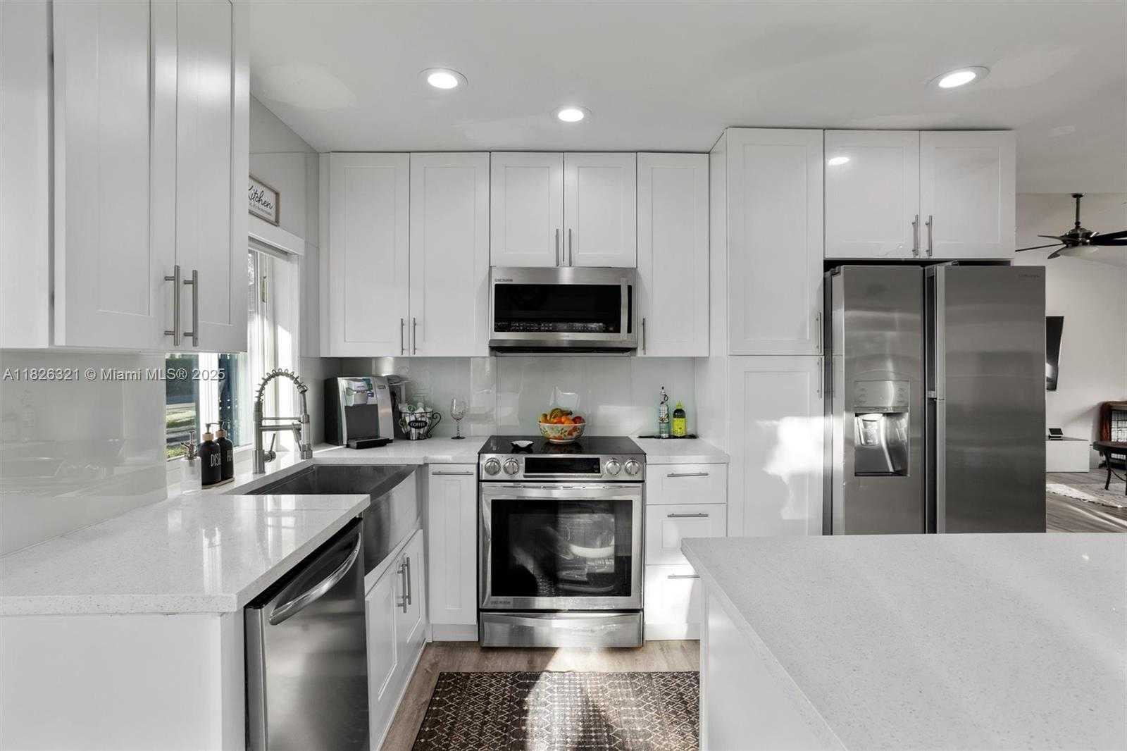 Small Image of 50 FOREST CIR, Cooper City Number 11