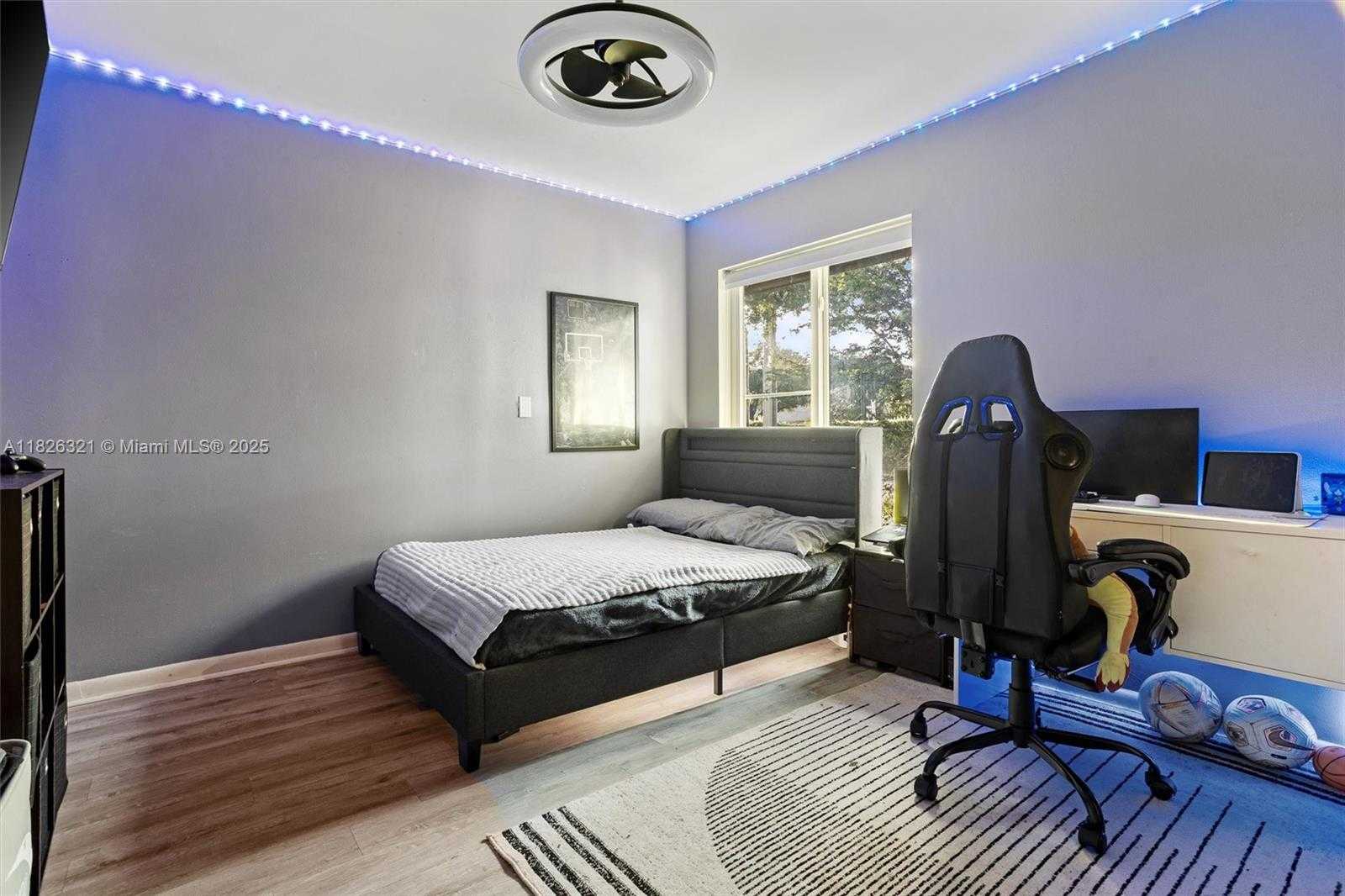 Small Image of 50 FOREST CIR, Cooper City Number 15