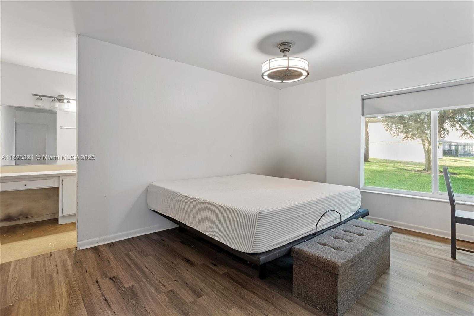 Small Image of 50 FOREST CIR, Cooper City Number 17