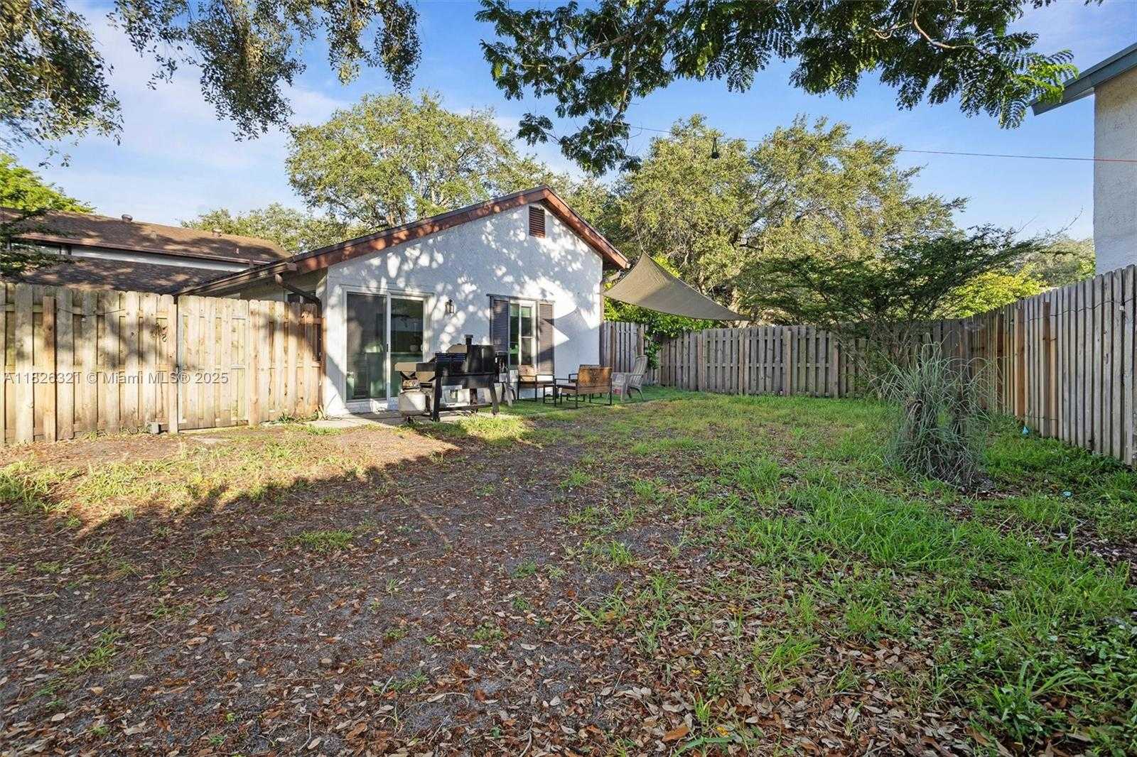 Small Image of 50 FOREST CIR, Cooper City Number 19