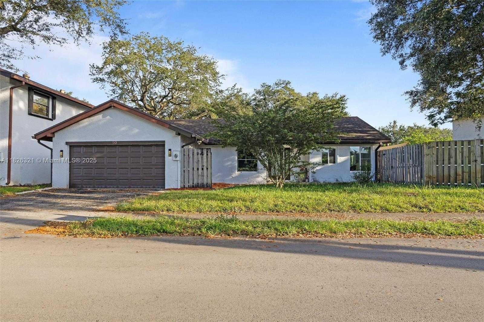Small Image of 50 FOREST CIR, Cooper City Number 2