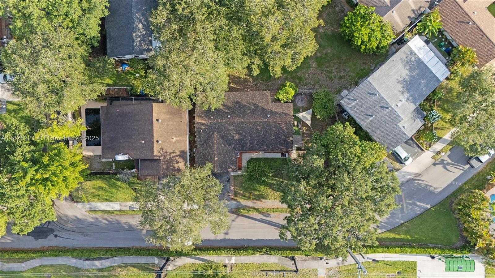 Small Image of 50 FOREST CIR, Cooper City Number 21