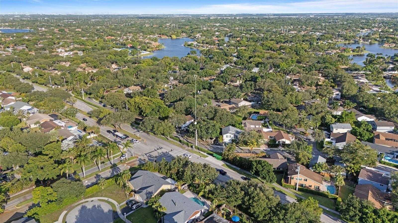 Small Image of 50 FOREST CIR, Cooper City Number 22
