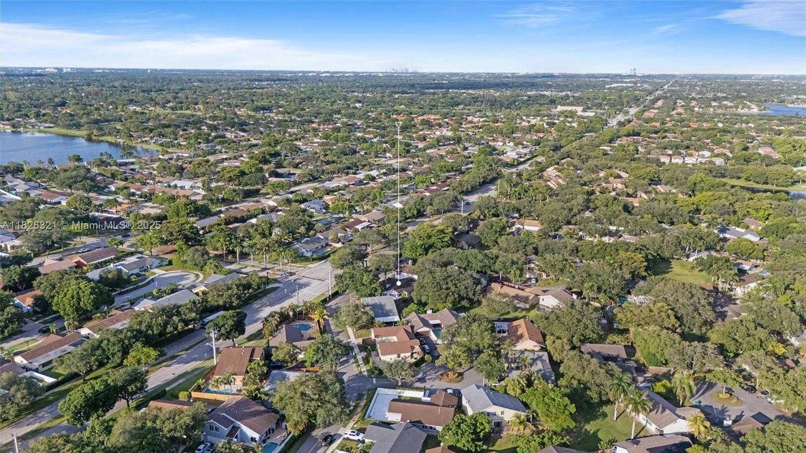 Small Image of 50 FOREST CIR, Cooper City Number 23