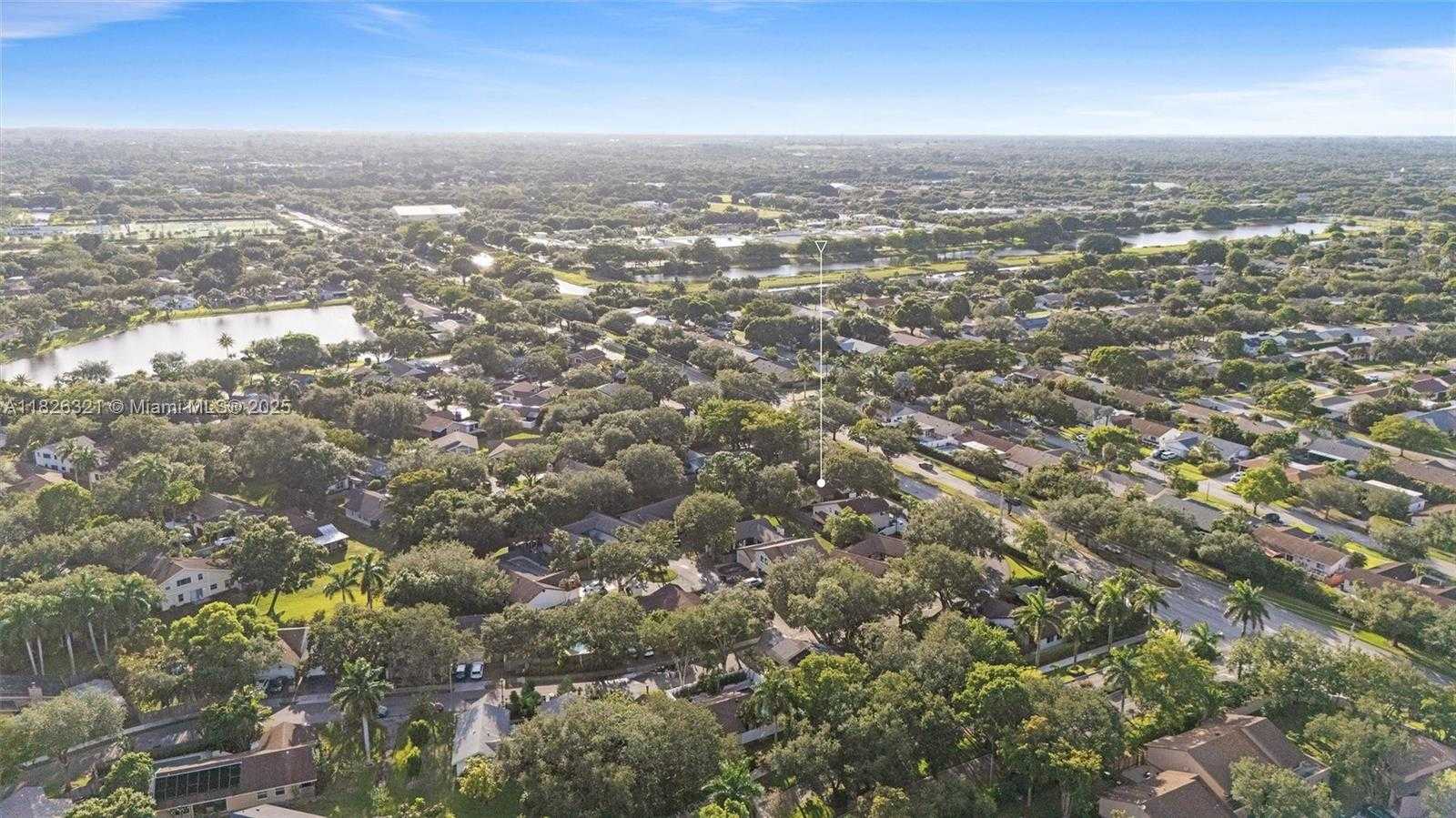 Small Image of 50 FOREST CIR, Cooper City Number 25