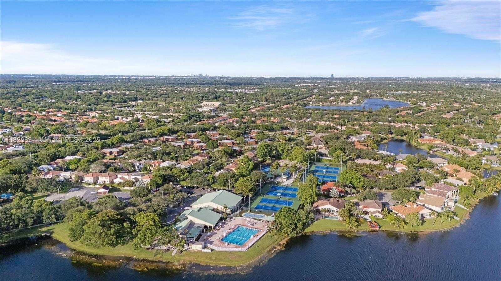 Small Image of 50 FOREST CIR, Cooper City Number 26