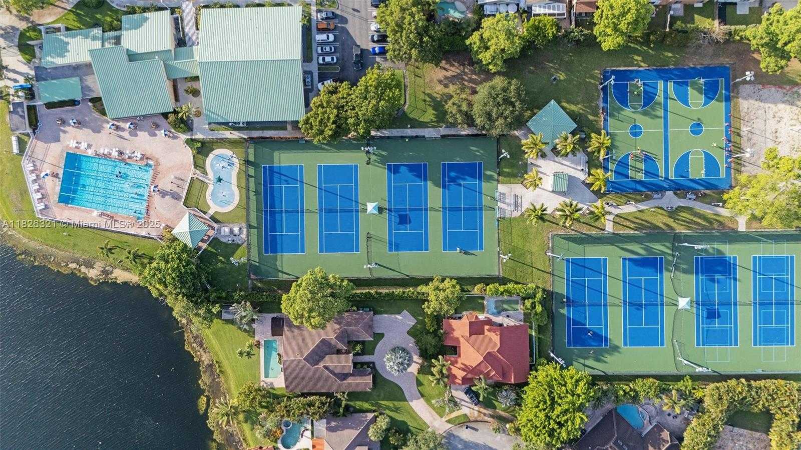Small Image of 50 FOREST CIR, Cooper City Number 27