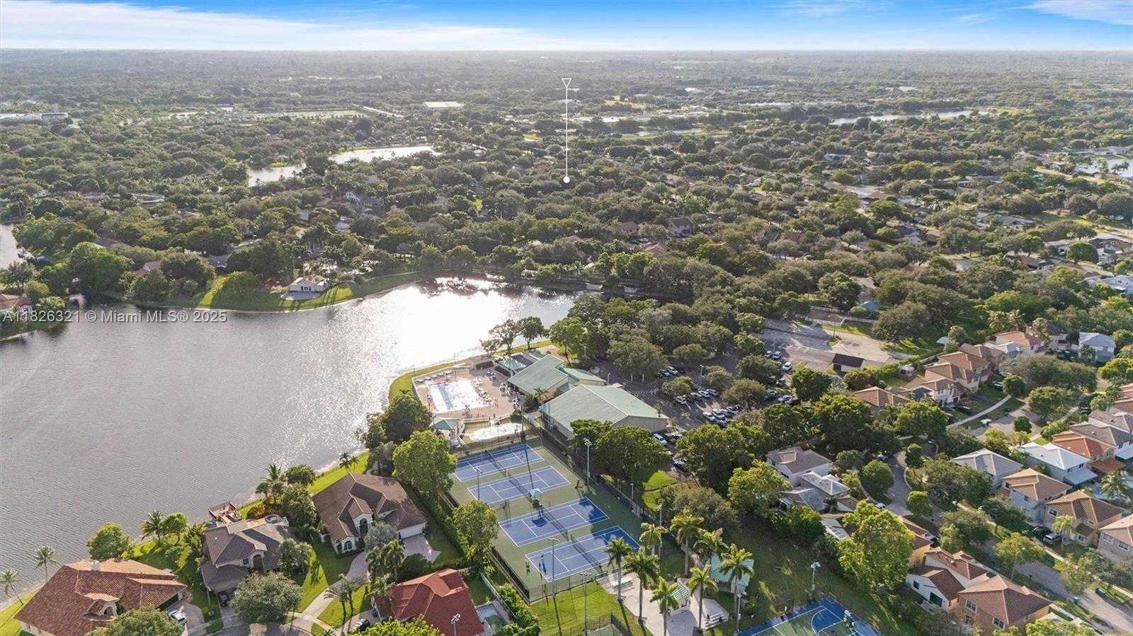 Small Image of 50 FOREST CIR, Cooper City Number 28