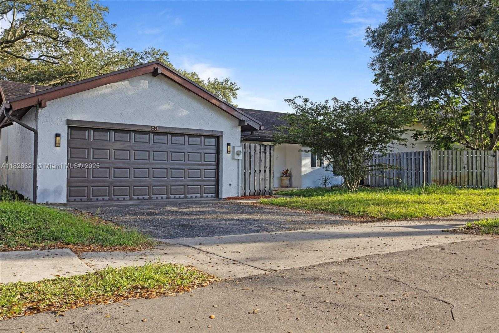 Small Image of 50 FOREST CIR, Cooper City Number 3
