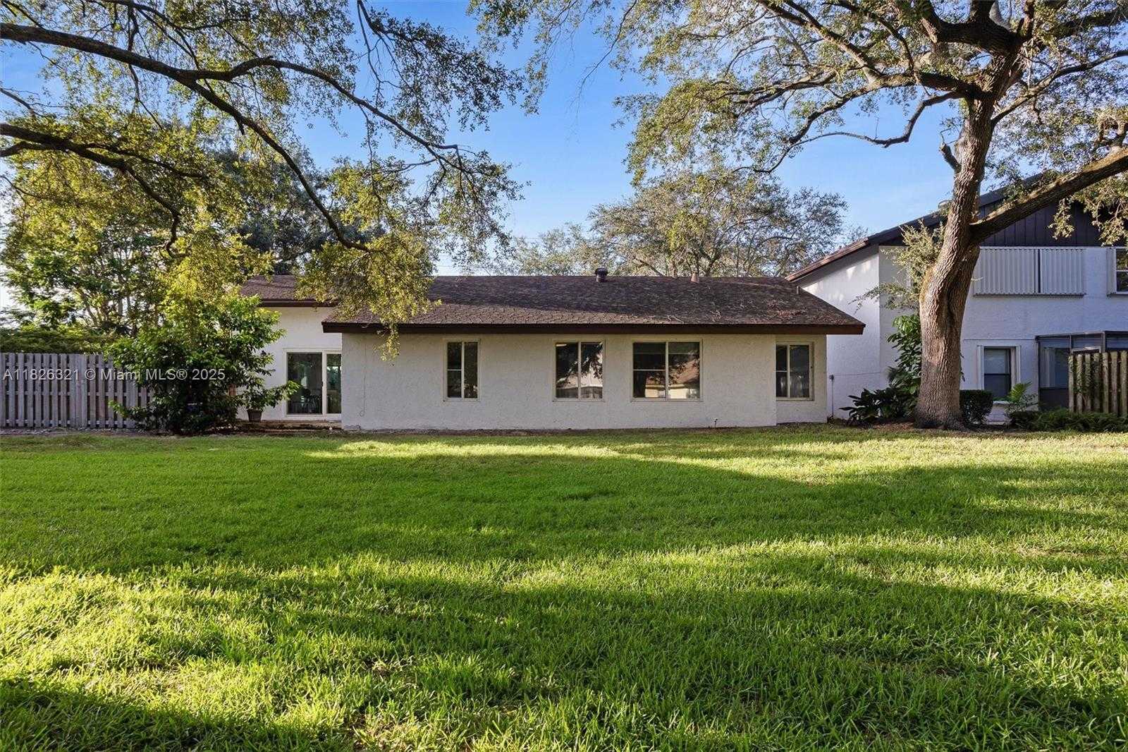 Small Image of 50 FOREST CIR, Cooper City Number 4
