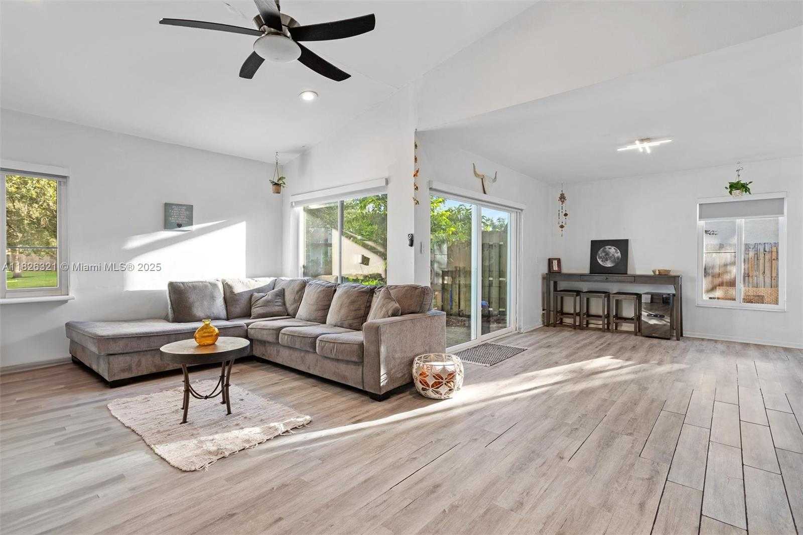 Small Image of 50 FOREST CIR, Cooper City Number 6