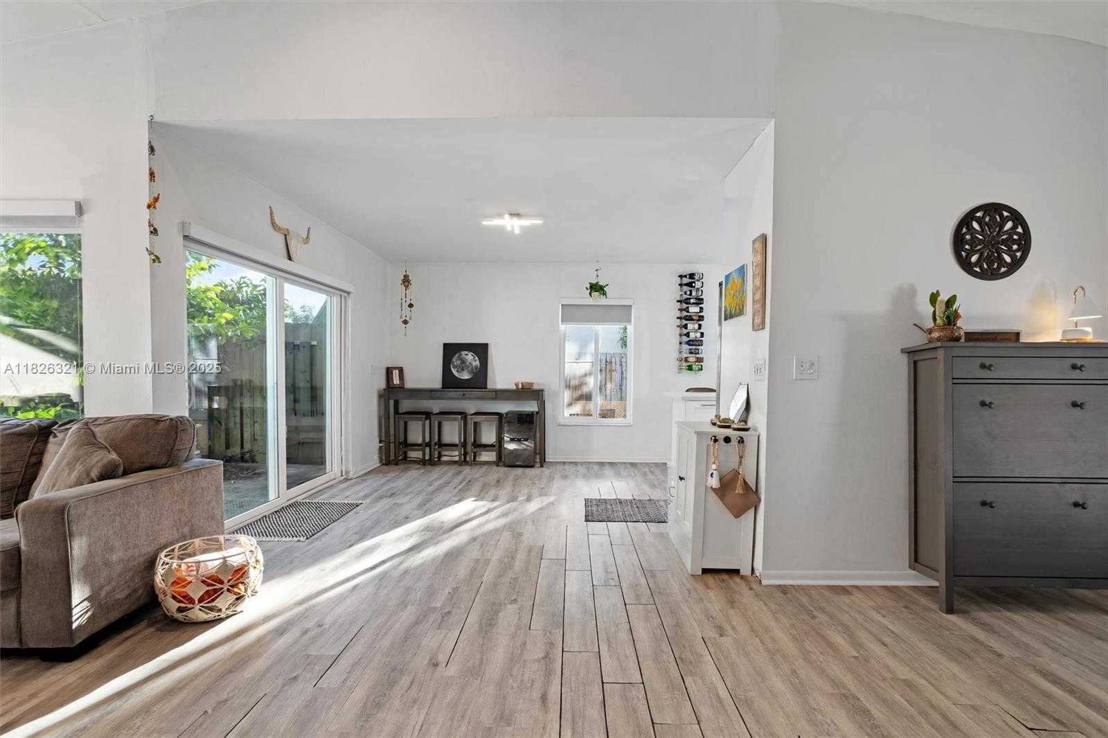 Small Image of 50 FOREST CIR, Cooper City Number 7