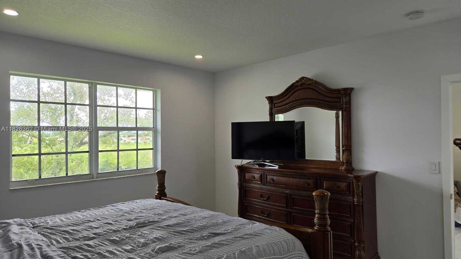 Small Image of 230 SOUTH WEST 117TH TER, Pembroke Pines Number 22