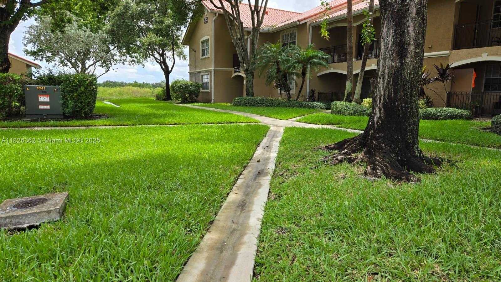 Small Image of 230 SOUTH WEST 117TH TER, Pembroke Pines Number 32