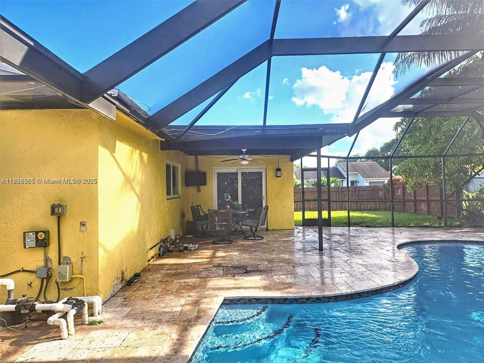 Small Image of 7301 SOUTH WEST 8TH ST, North Lauderdale Number 15