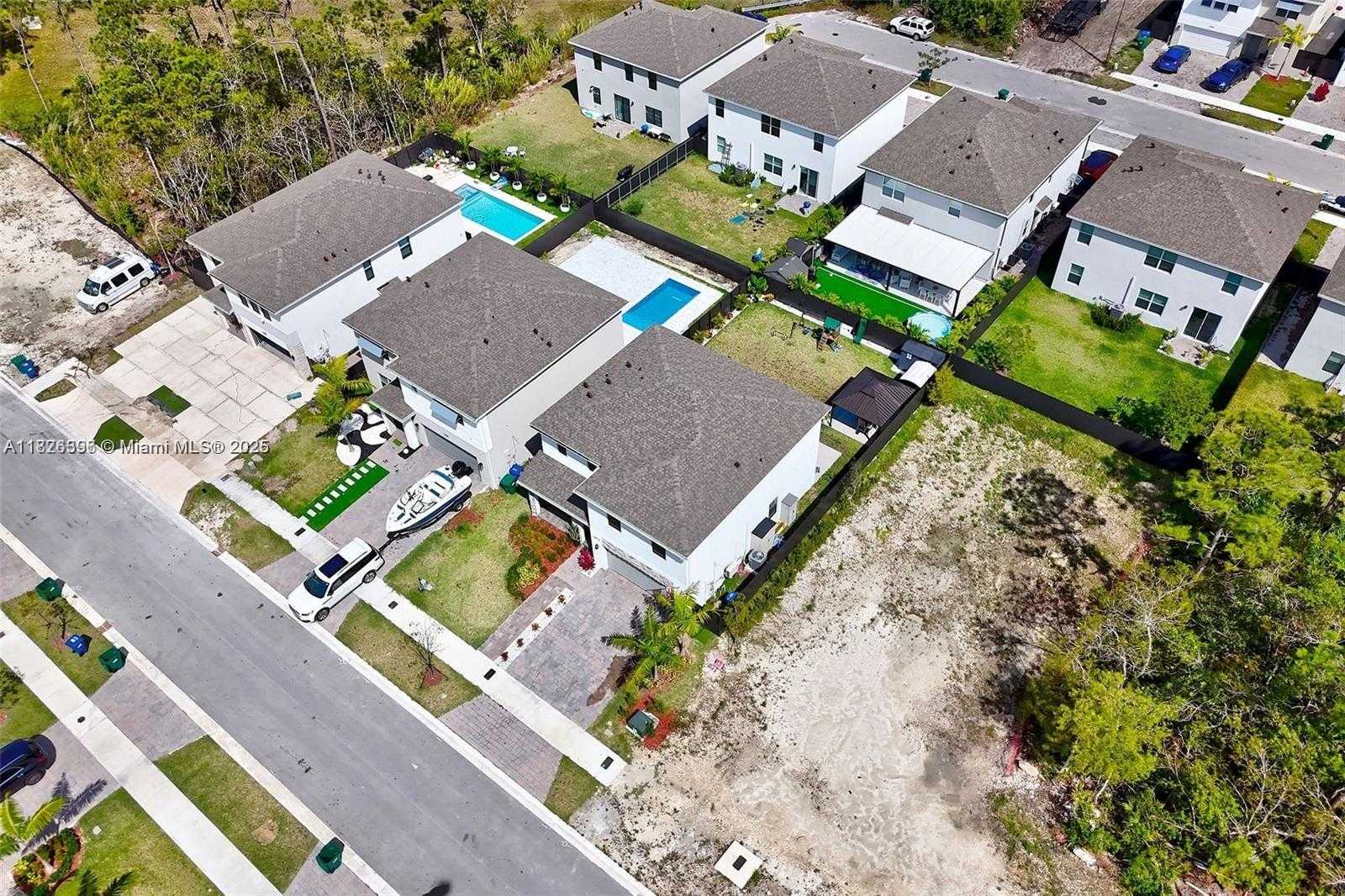 Small Image of 12973 266TH TER, Homestead Number 33