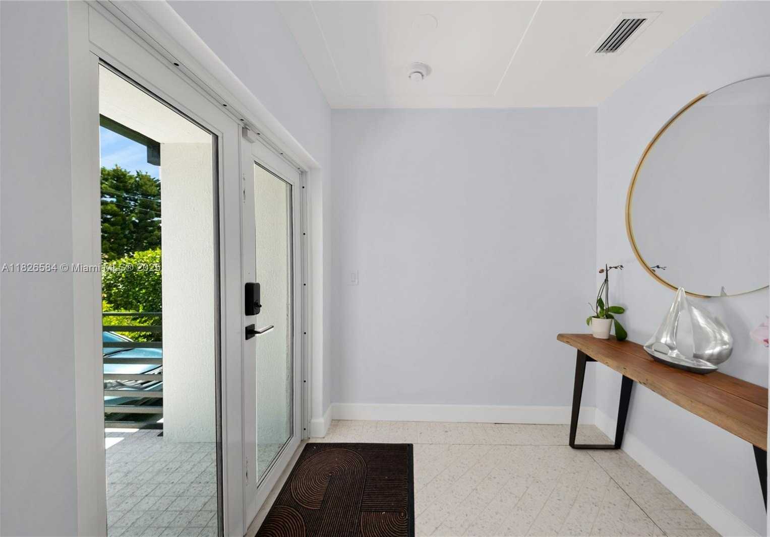 Small Image of 2010 NORTH EAST 122ND RD, North Miami Number 11