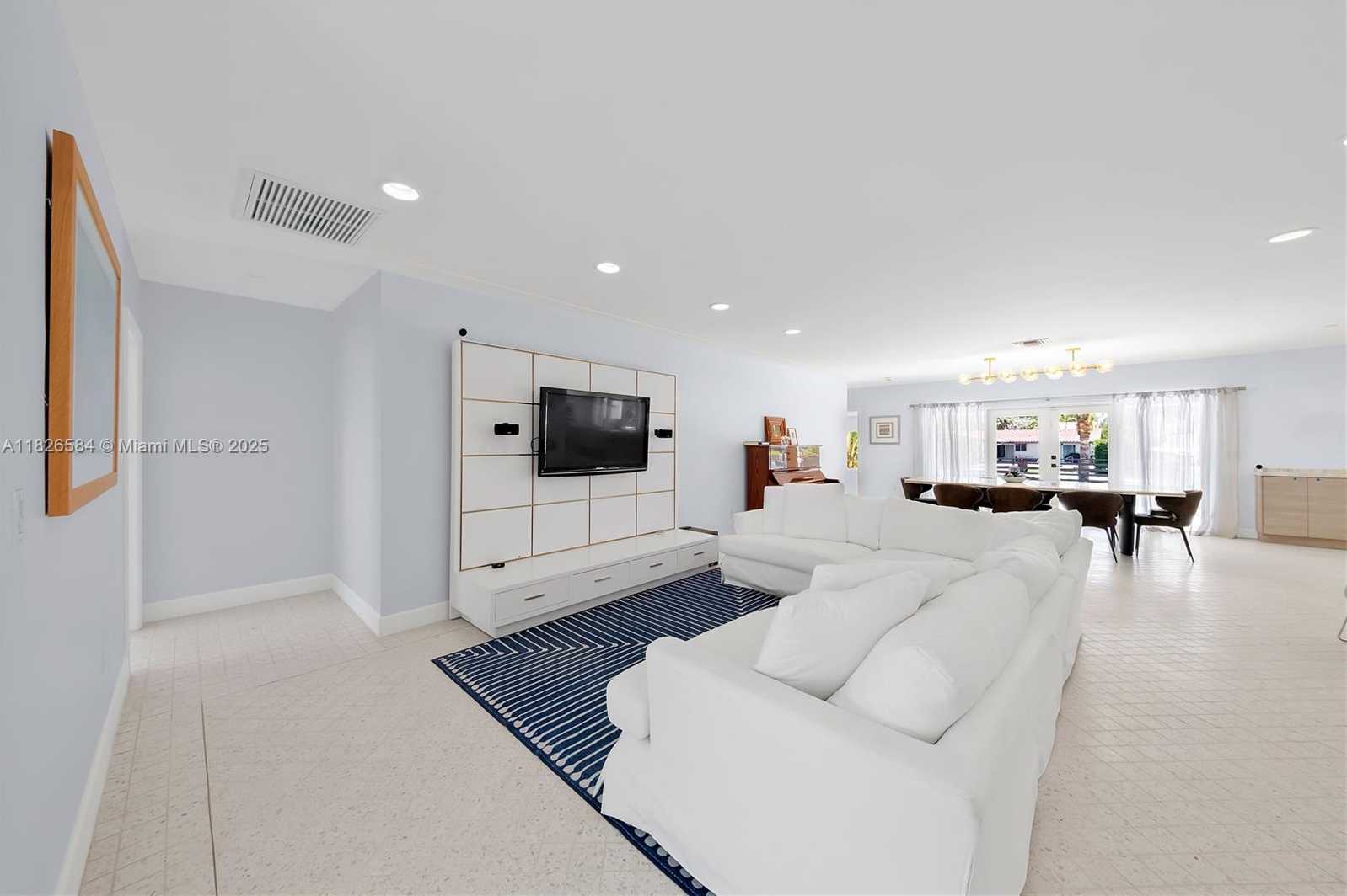 Small Image of 2010 NORTH EAST 122ND RD, North Miami Number 14