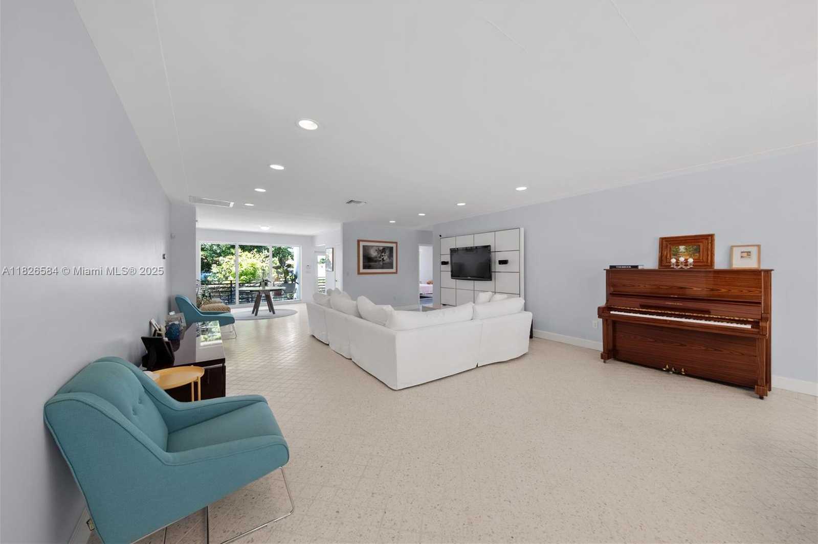 Small Image of 2010 NORTH EAST 122ND RD, North Miami Number 17