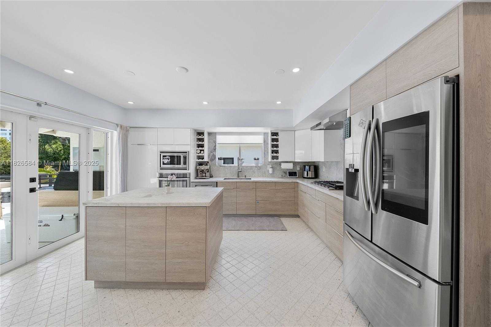 Small Image of 2010 NORTH EAST 122ND RD, North Miami Number 25