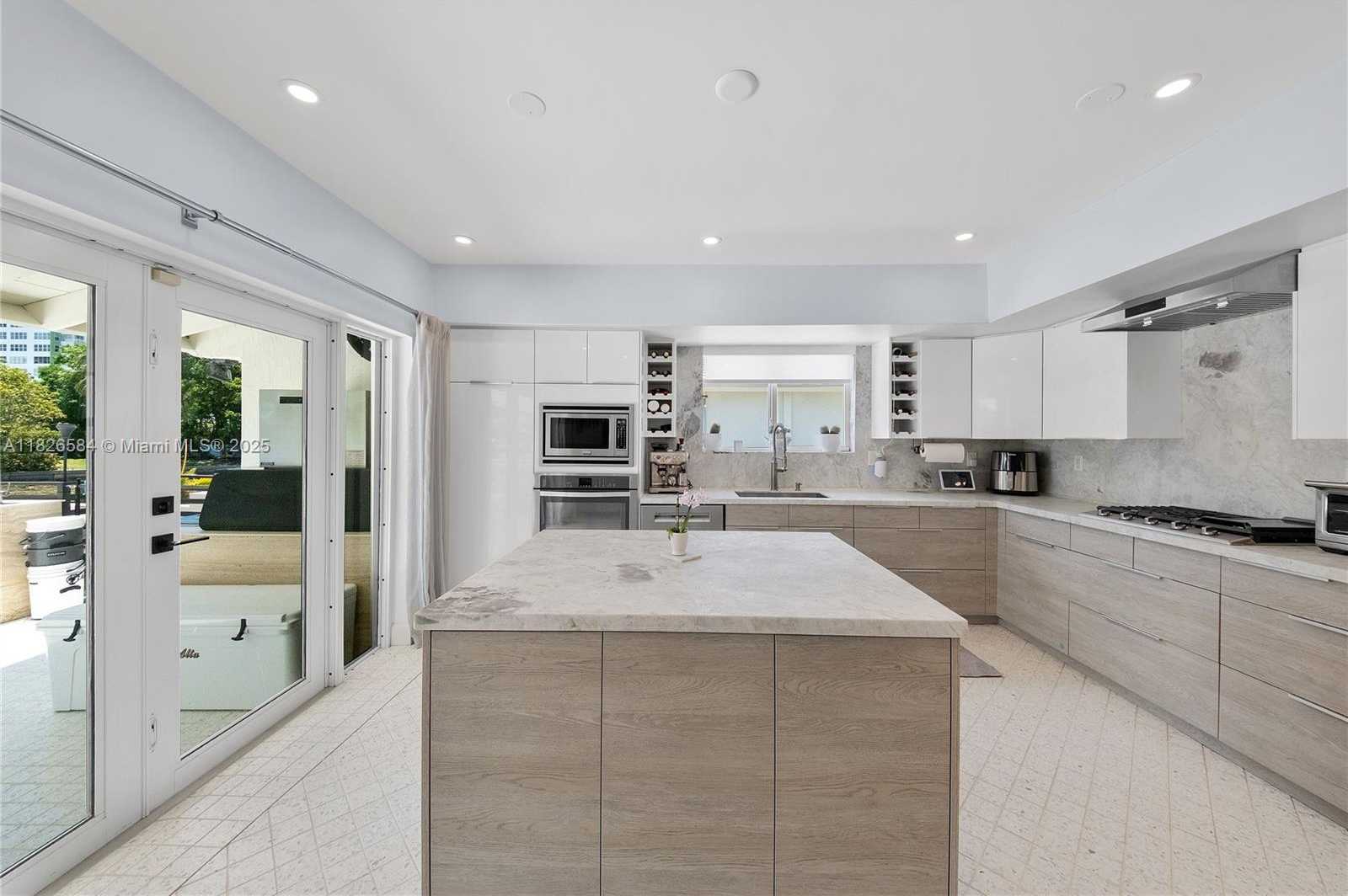 Small Image of 2010 NORTH EAST 122ND RD, North Miami Number 26